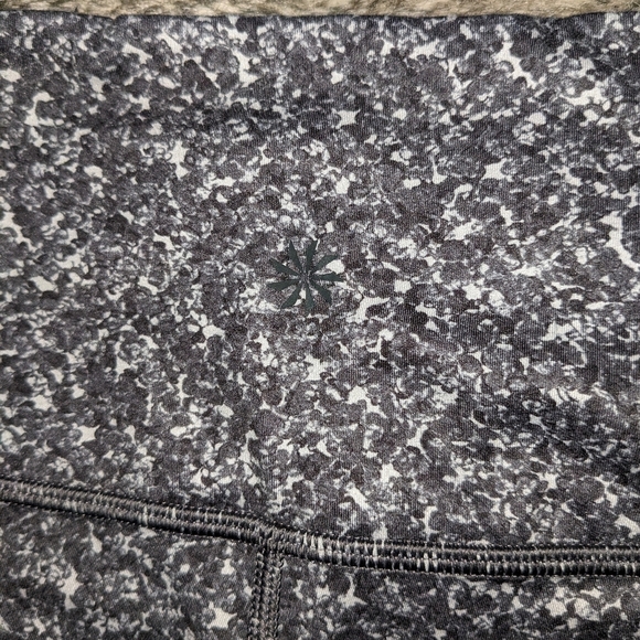 Athleta Salutation Stash Pocket Tight Leggings Pebble Beach XXS - Picture 9 of 11